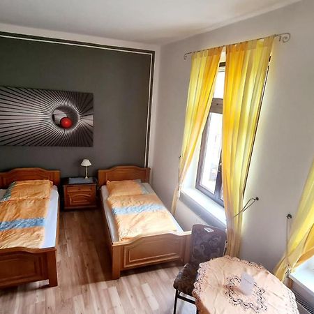 Hotel-Garni "Zum Loewen" Bad Freienwalde Ngoại thất bức ảnh