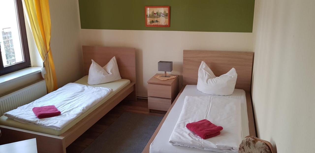 Hotel-Garni "Zum Loewen" Bad Freienwalde Ngoại thất bức ảnh